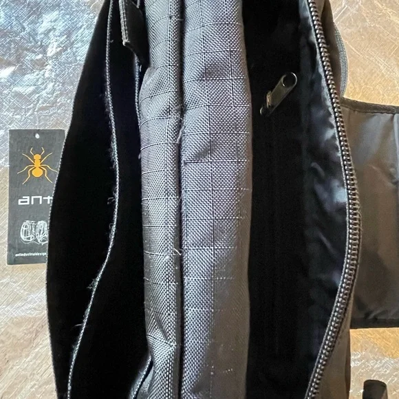 Y2K Messenger Bag design by: Ant Industrial Design. - Picture 7 of 7